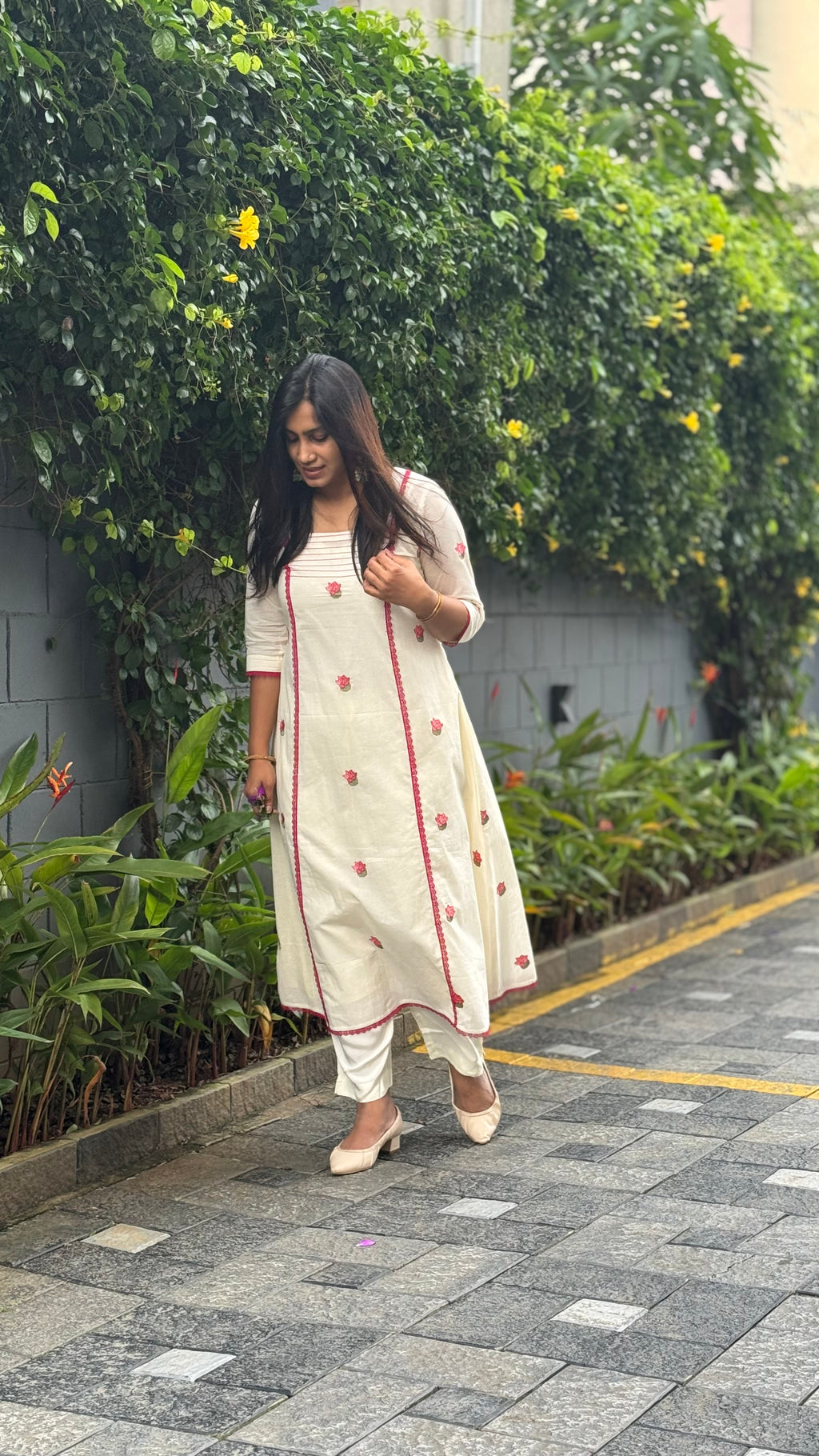 ZD Onam 26 off white floral lace dress