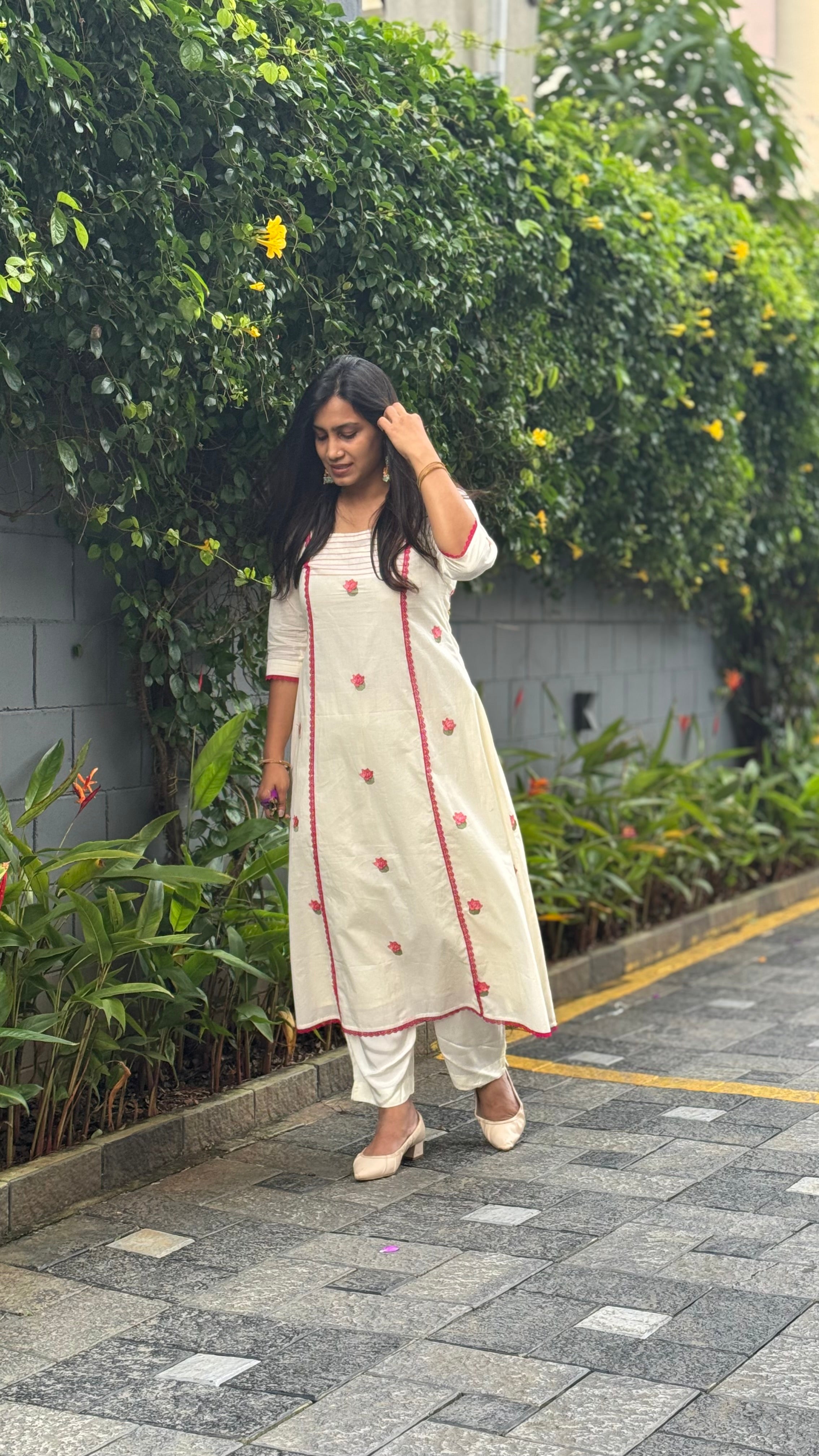 ZD Onam 26 off white floral lace dress