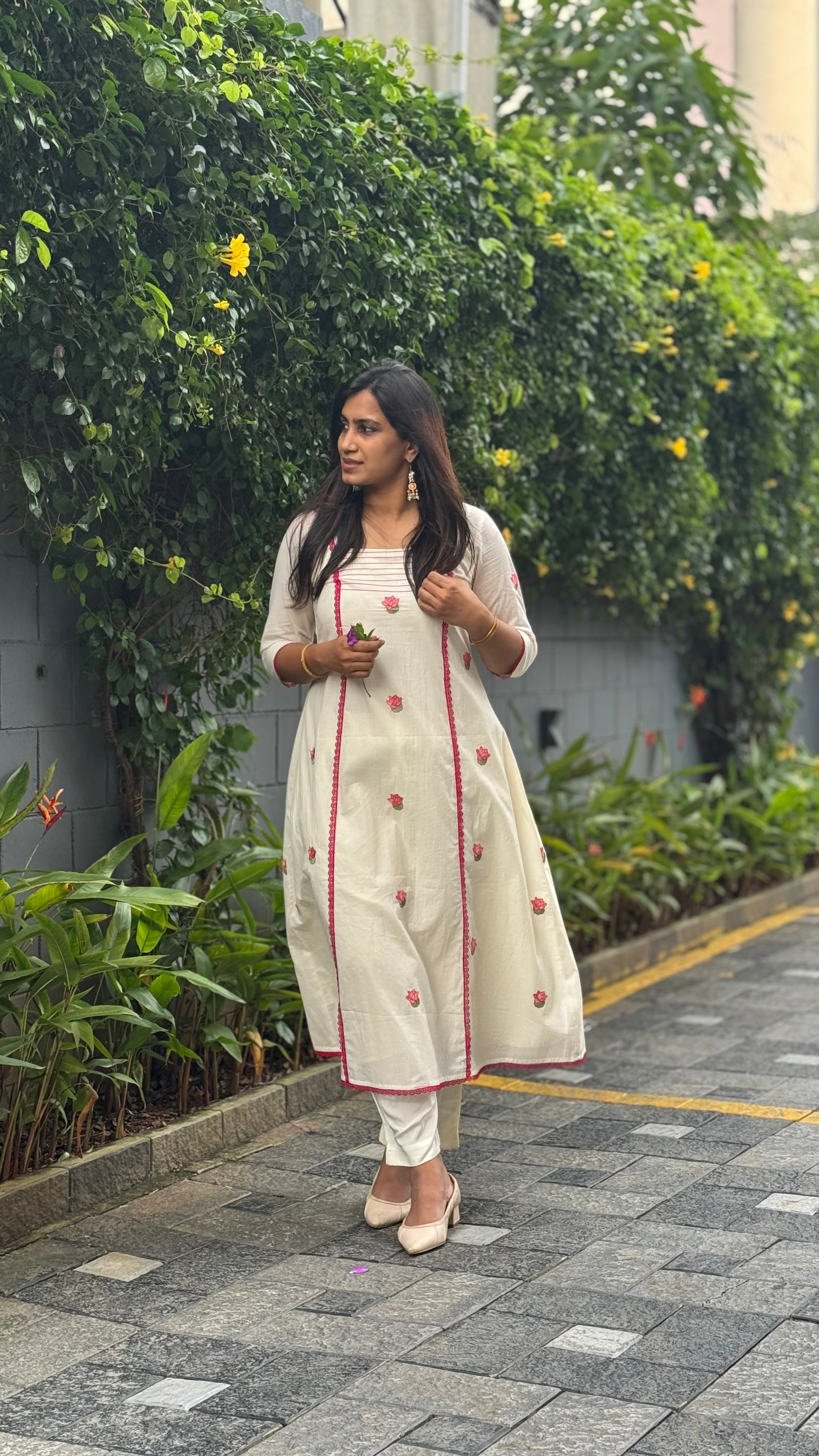 ZD Onam 26 off white floral lace dress